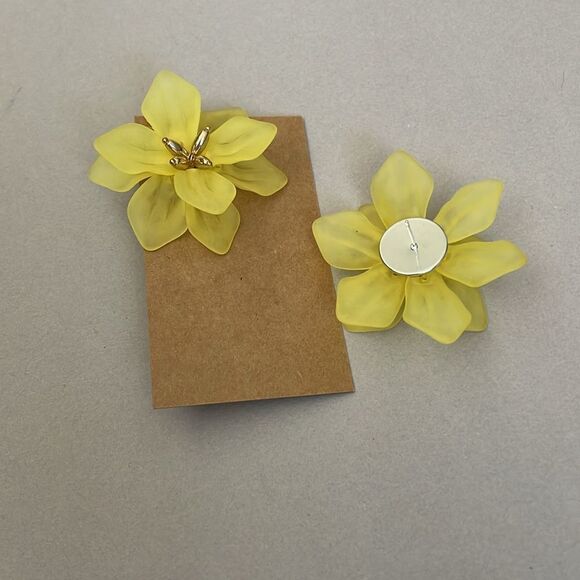 Elegant Yellow Flower Earrings A1244 - Picture 5 of 5